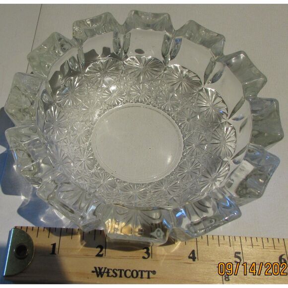 VINTAGE OCEAN GLASS CUT GLASS CRYSTAL ASHTRAY CLEAR RETRO DAISY BARWARE - Picture 1 of 4